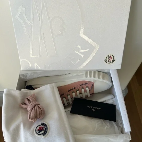 MONCLER Glisserie Logo Canvas Low-Top Sneakers - Picture 4 of 12